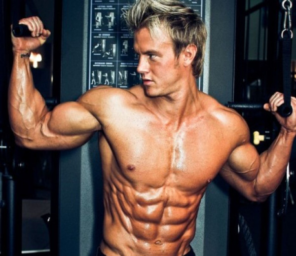 Siêu sao U60 Tom Cruise và bí quyết cho body "gừng càng già càng cay"